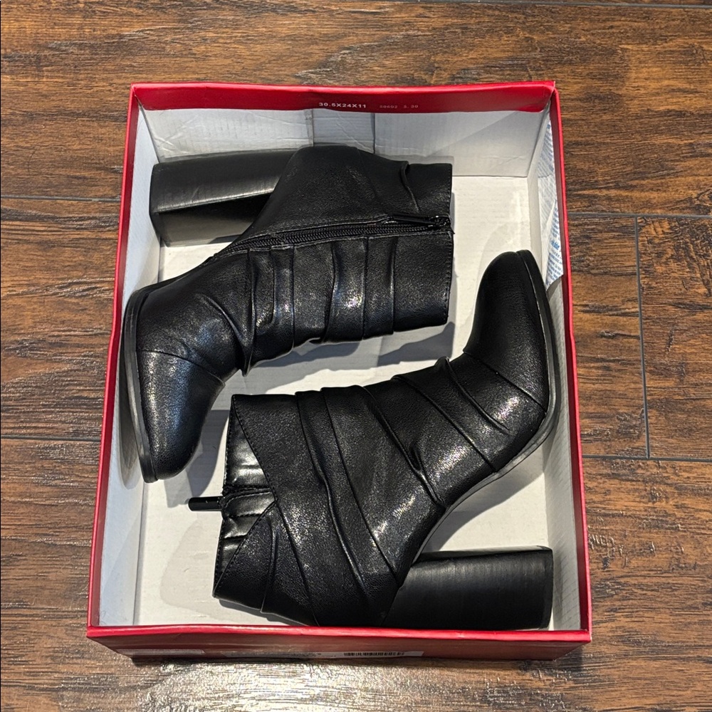 Impo Women's Stylish Black Heeled Boots